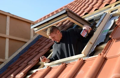 Pose de fenêtres de toit Velux à Lanmérin